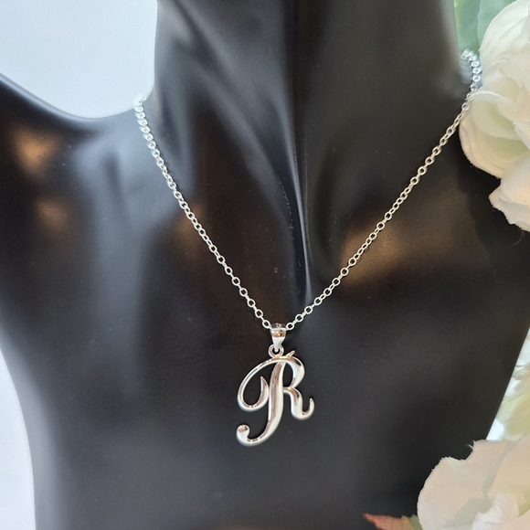 ♥️ 💕THE PERFECT SIMPLE INITIAL NECKLACE - Picture 1 of 9